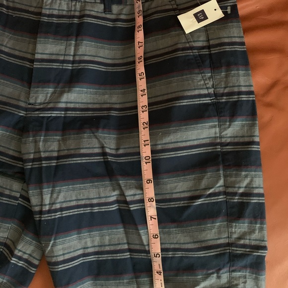 Shorts - Picture 2 of 4